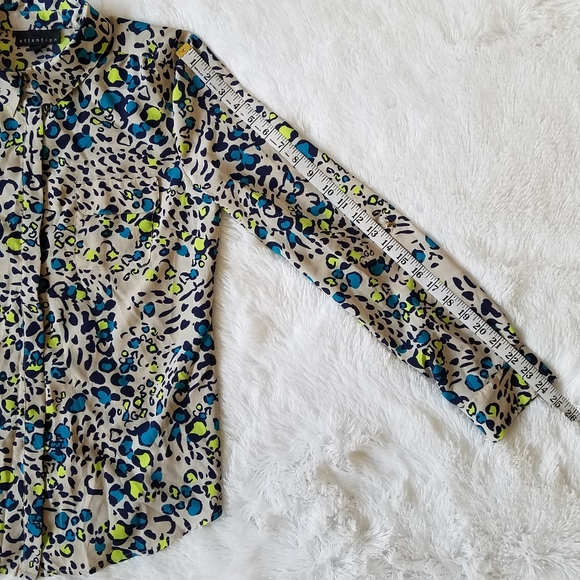 Ladies Medium Blouse Button Up Leopard Print - Picture 3 of 9